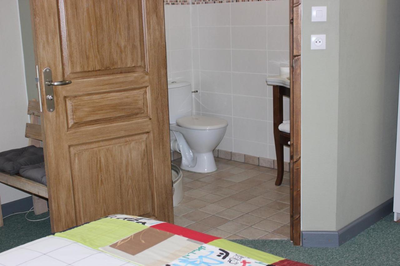 Maison Le Barrage Saint-Gervais-dʼAuvergne Eksteriør billede