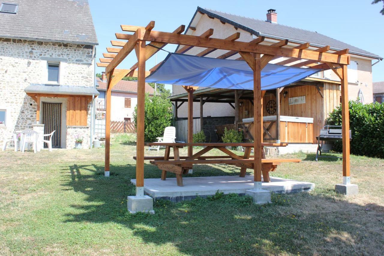 Maison Le Barrage Saint-Gervais-dʼAuvergne Eksteriør billede